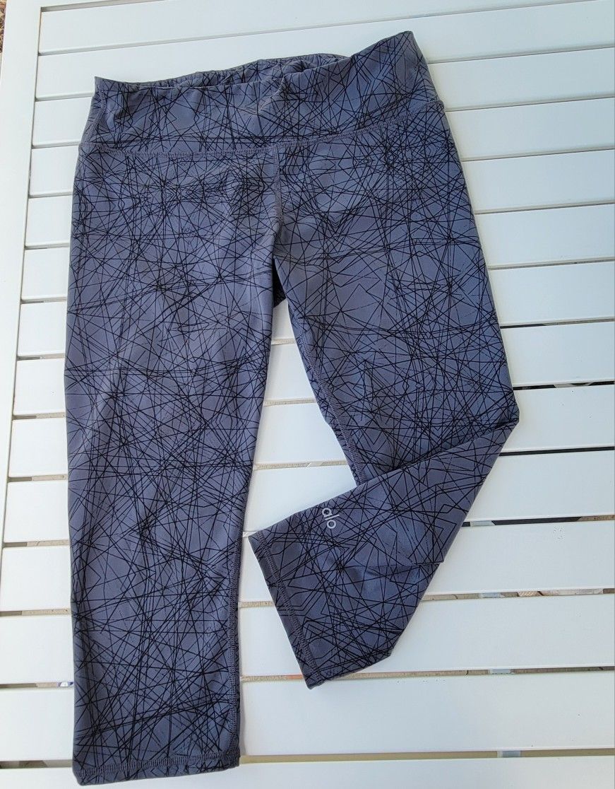 ALO abstract print yoga capri leggings RN # 87370 size Large