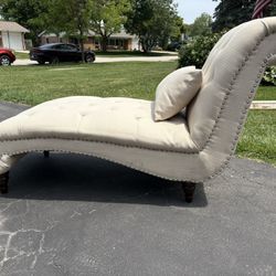 Chaise lounge chair