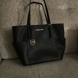 Micheal Kors Jet Set Saffiano Leather Tote