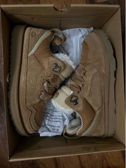 UGG lowmell size 5
