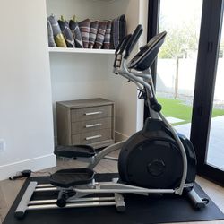 Spirit XE295 Elliptical