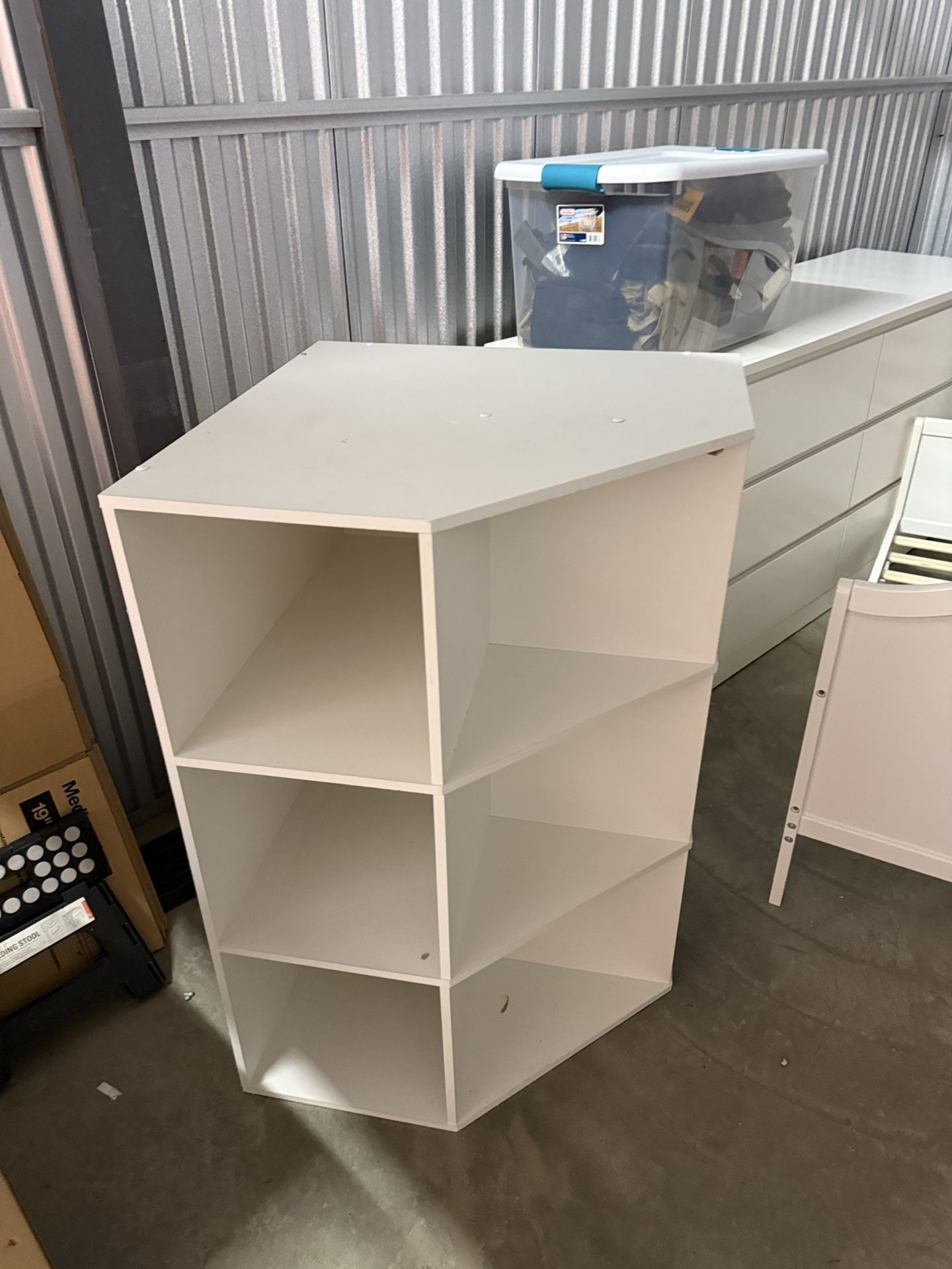 FREE - Cube Corner Book Shelf White