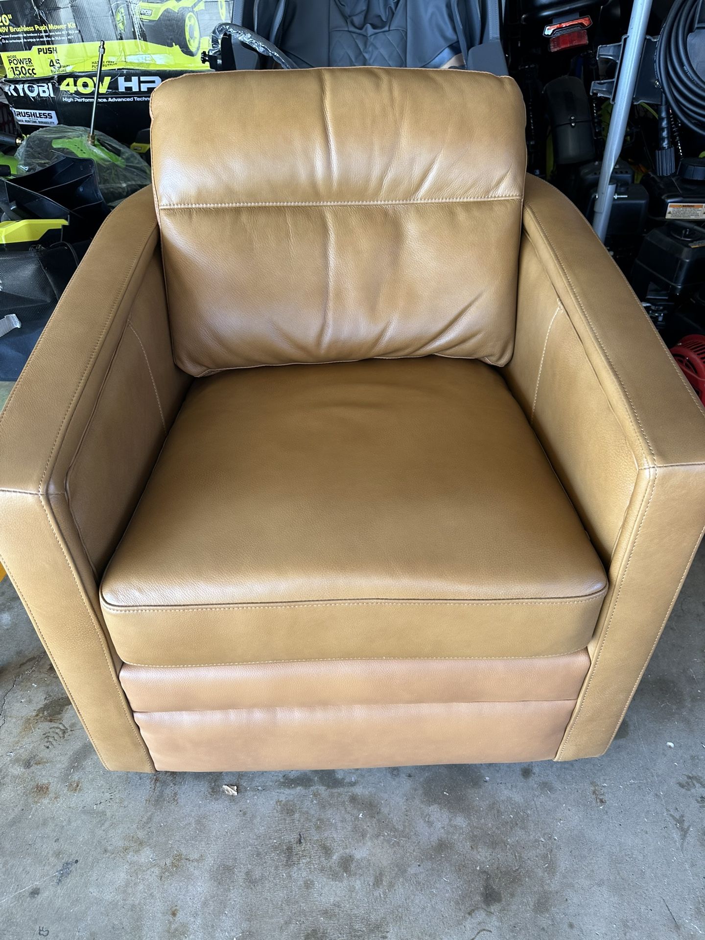 New assiatou leather swivel arm chair. 360swivel very elegant. $250 pickup