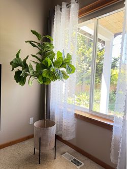faux fig tree (5ft) with metal pot 68" *ideal for living room, offices no maintenance needed 🪴