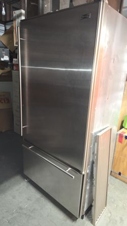 Subzero 36 in he refrigerator - completely working.