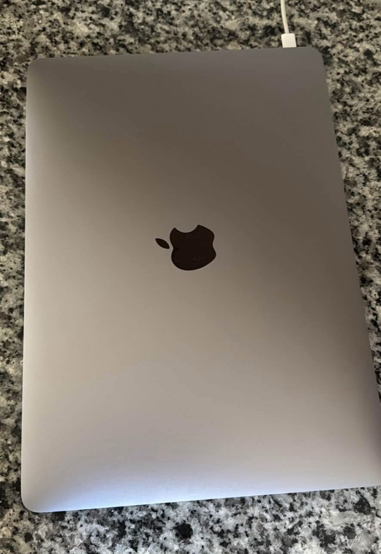 Apple Macbook 8gb  m1 chip