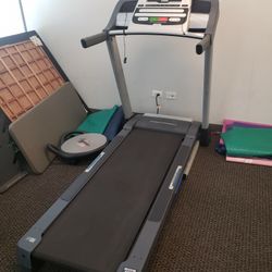 Proform 605 CS Treadmill 
