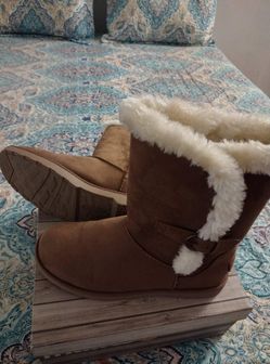 Women's Boots Size 10 Never Worn