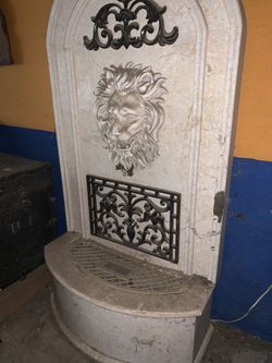 Lion wall fountain