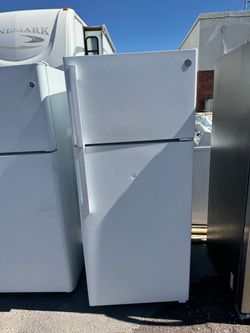 GE apartment size refrigerator
