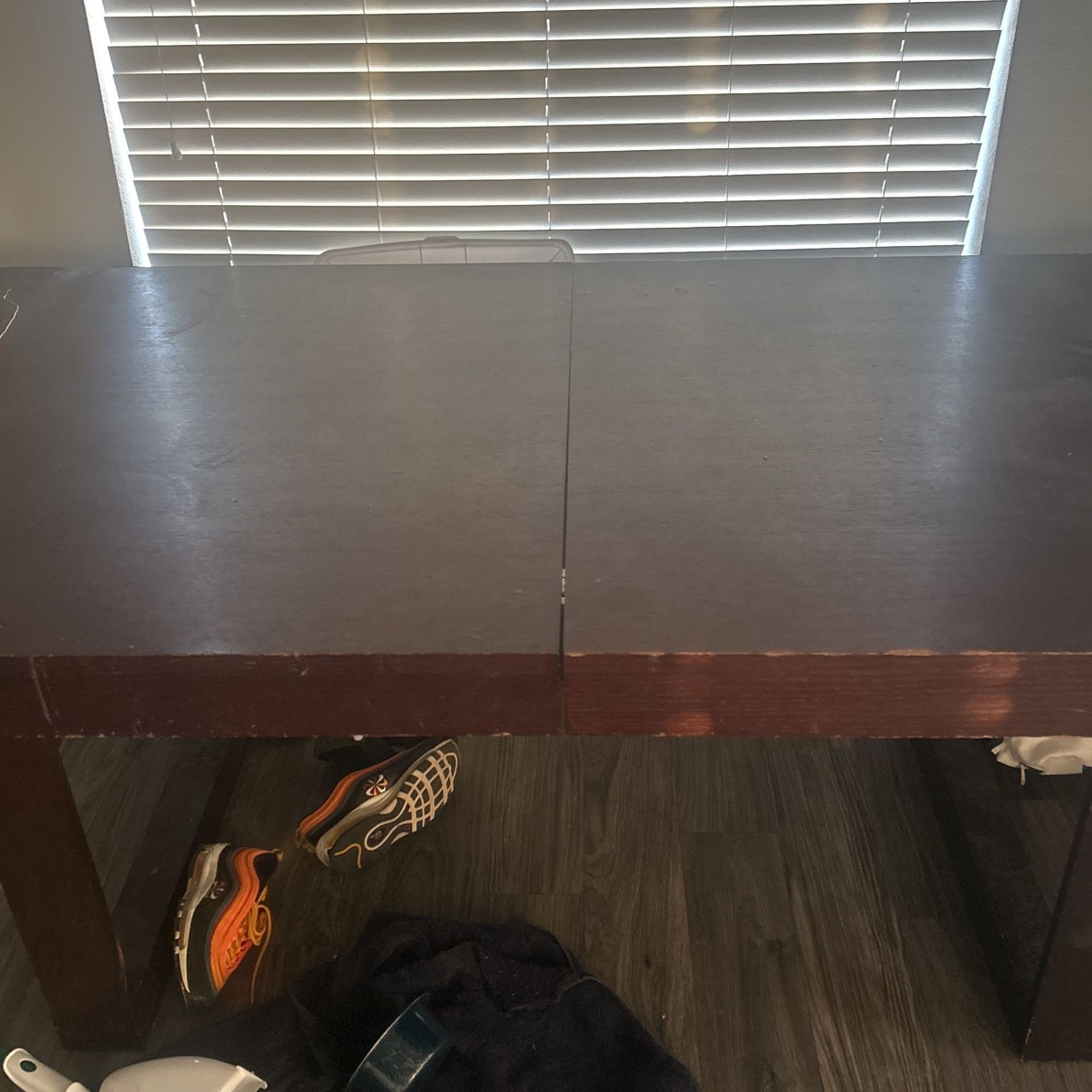 Large Expanding Dinner Table
