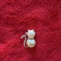 Cat Shaped Pearl Pin