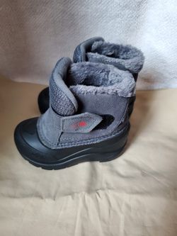 The North Face Kids Snow Boots Waterproof. Size 6. New.
