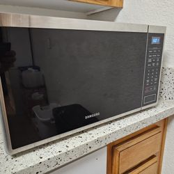 Samsung 1.4 Ft Cu 1000 Watt Countertop Microwave