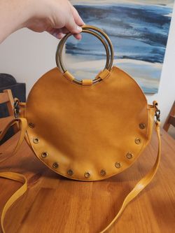 LIKE NEW Women's Cider Yellow Purse With Brass Hoop Handles/Strap & Accents (SE San Diego)