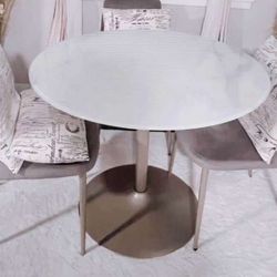 Dining Table and 4 Chairs 