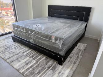 NEW MATTRESS KING SIZE PLUSH WITH BOX SPRING