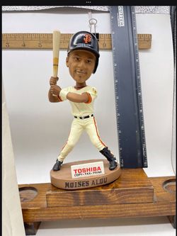⚾️2006⚾️  Moises Alou San Francisco Giants bobblehead. It was a stadium giveaway (SGA) item sponsored by Toshiba during the 2006 baseball seas