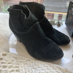 Black Suede Steve Madden Boots With Zipper 