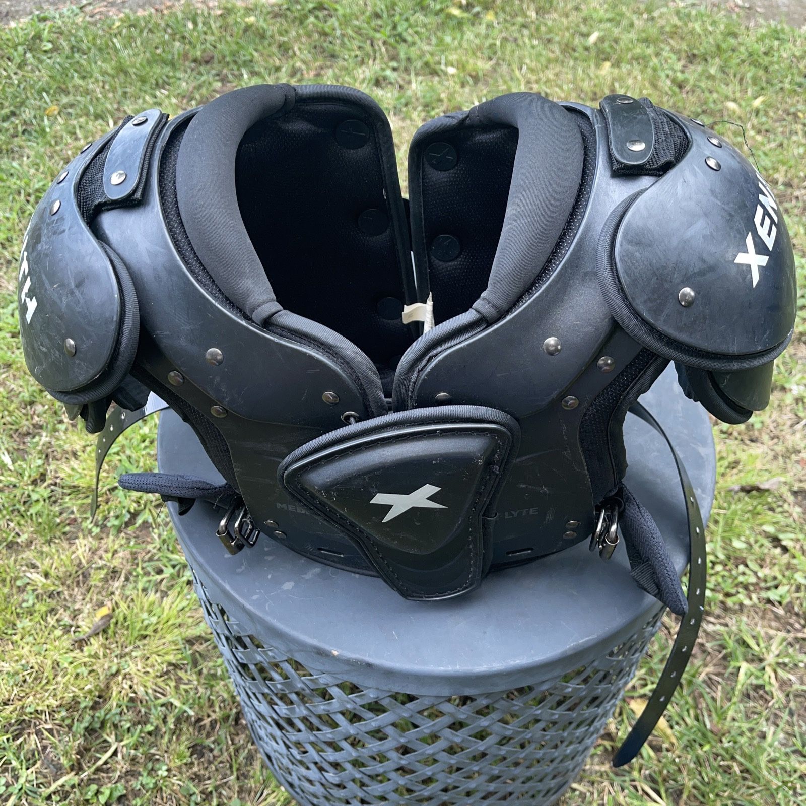 Xenith Xflexion Flyte Youth Football Shoulder Pads Size Medium