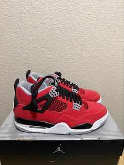 Size 10 Nike Jordan 4 toro bravo