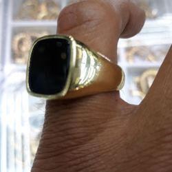 14k gold onyx ring 7.7 grams