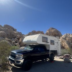 2006 Lance 830 Camper