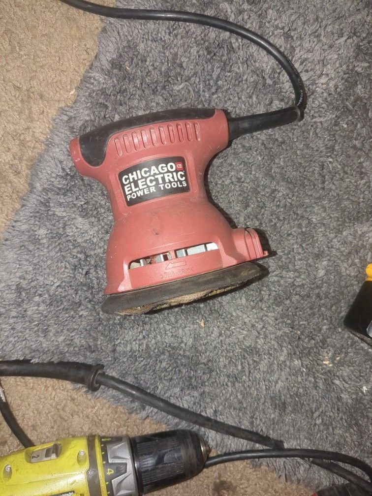 Corded Chicago Electric Power Tools 5" Orbital Palm Sander