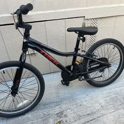 aluminium bike everything works good for boys tires size 20”