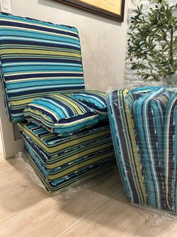Brand new 11 pieces outdoor cushions