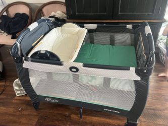 Pack N Play With Bassinet/Changing Table