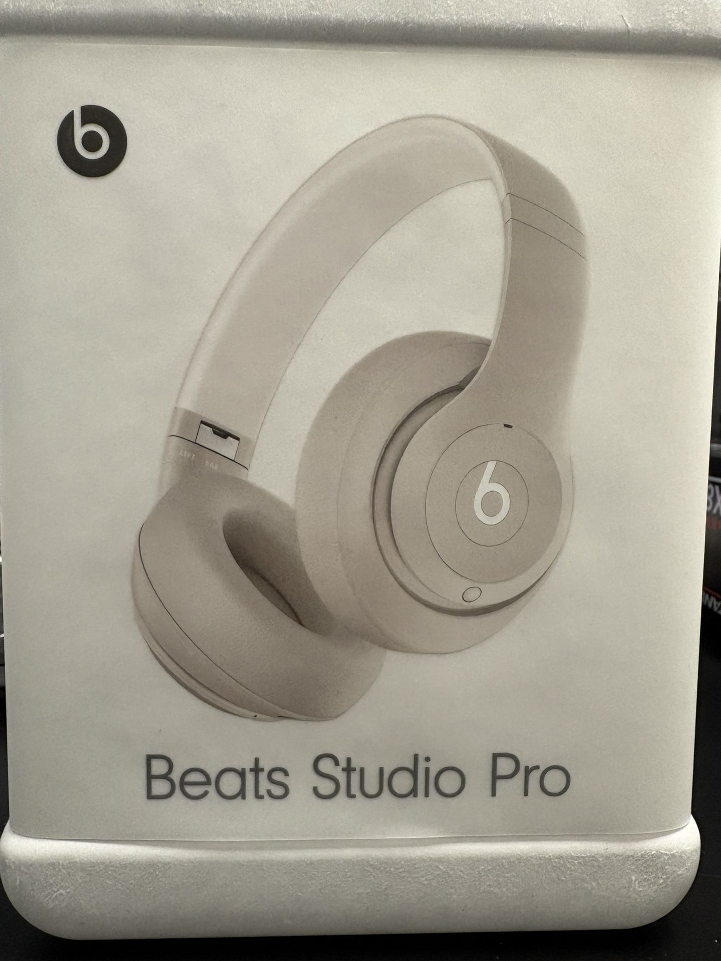 Beats Studio pro noise cancelling headphones White