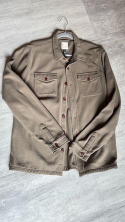 Vuori shirt jacket , size Large