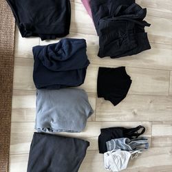 Alo Yoga 11-Item Bundle -
Excellent Condition