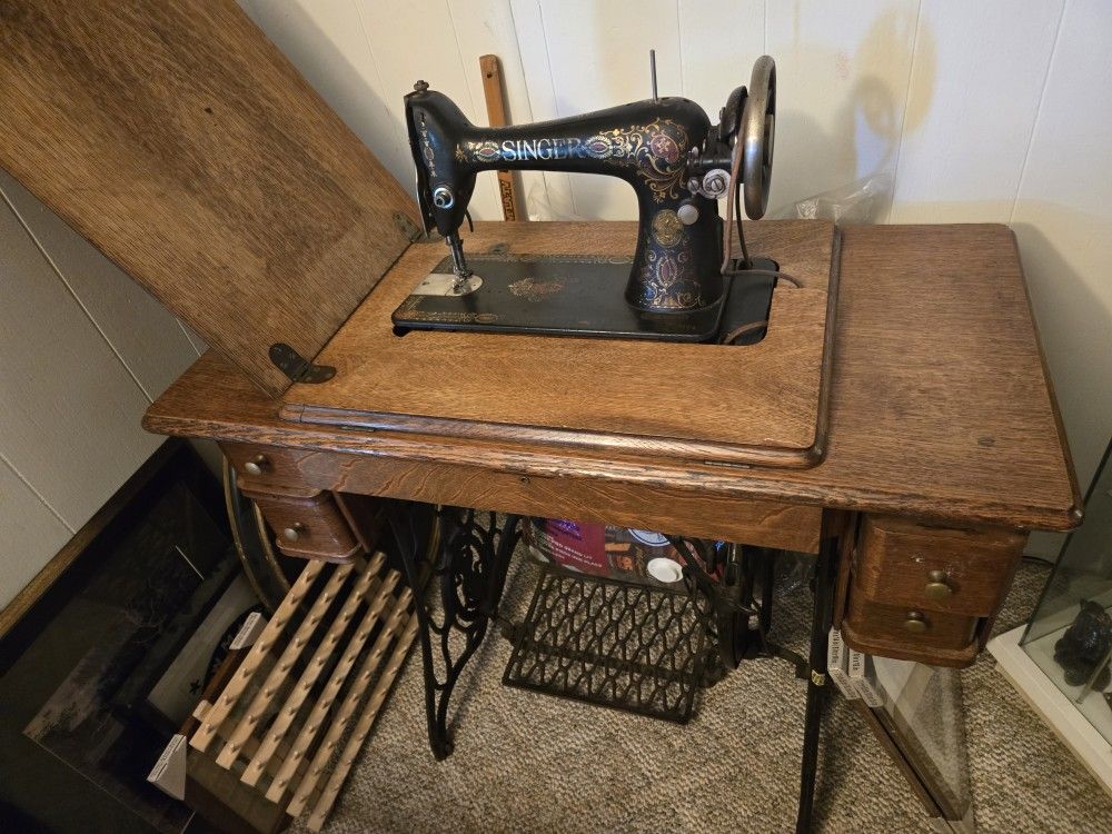 Vintage Singer Sewing Machine