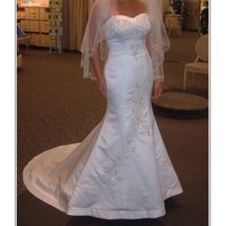 SATIN WEDDING DRESS MERMAID STYLE & LONG TRAIN VEIL.  Bustier Bra Included. SEE INFO.