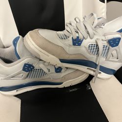 Jordan 4 military blue. Size 7y
