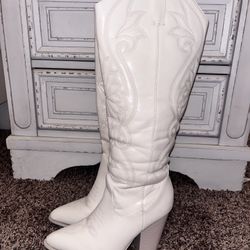 Bone Cowgirl Boots Size 6.5