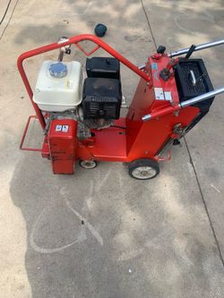 Walk behind concrete saw