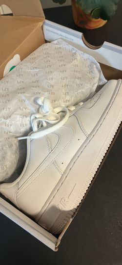 AIR FORCES 7 Y/ 8/8.5 in woman’s