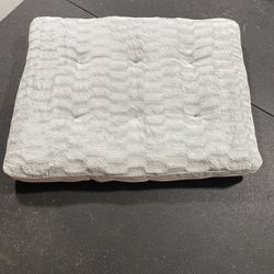🐾 Large Pet Bed / Cushion – 29.5” x 38” (Like New)
