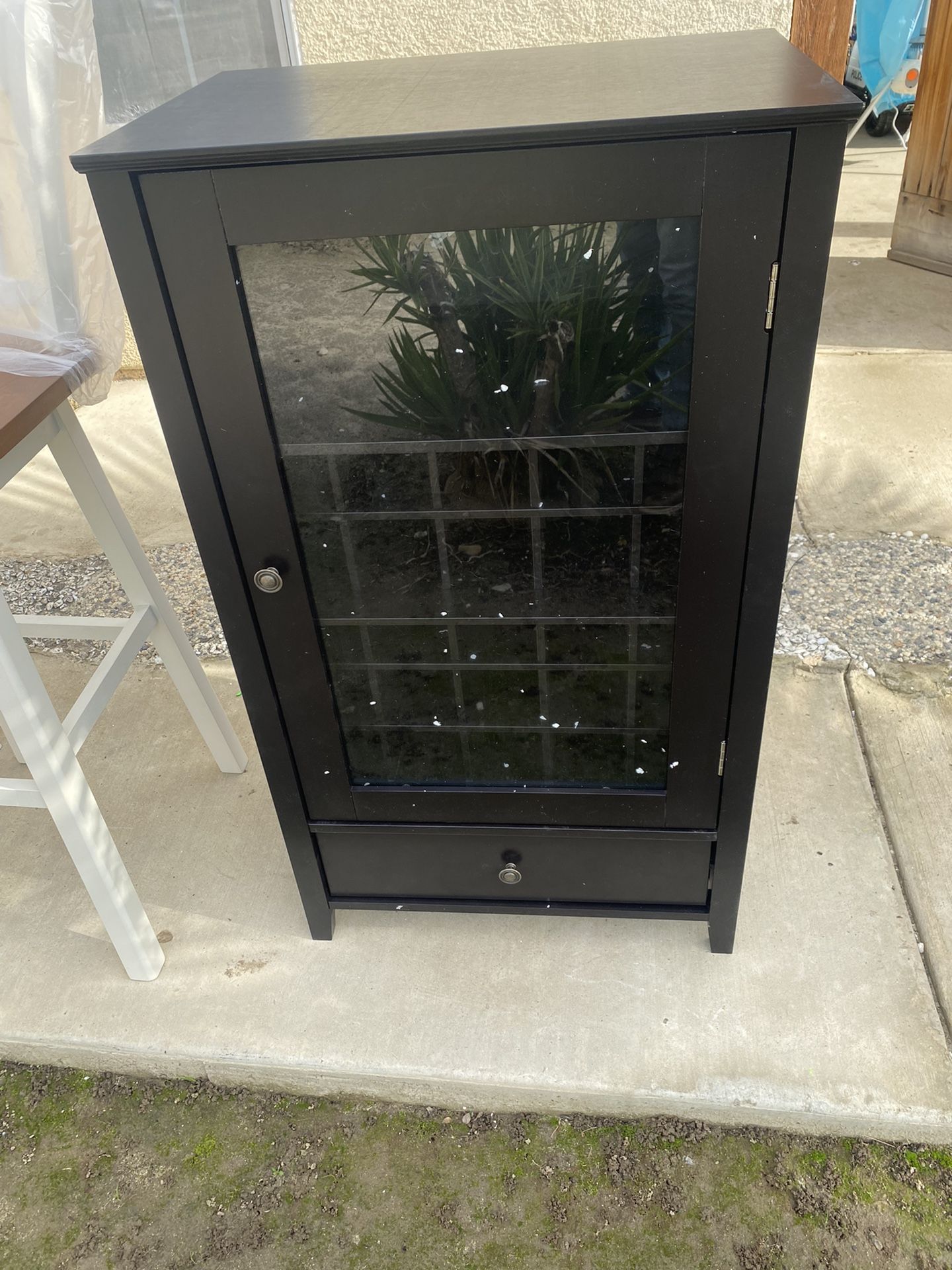 Classical Artistic Durable Sturdy Wooden Home Large Capacity 25 Bottles Wine Racks with Drawer Elegant Glass Door Racks HW55017 Business equipment