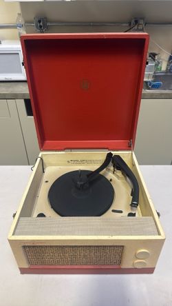Vintage Voice of Music (V-M) Model 1260 portable record player
