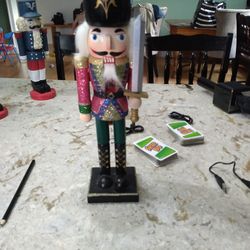 Nut Cracker 