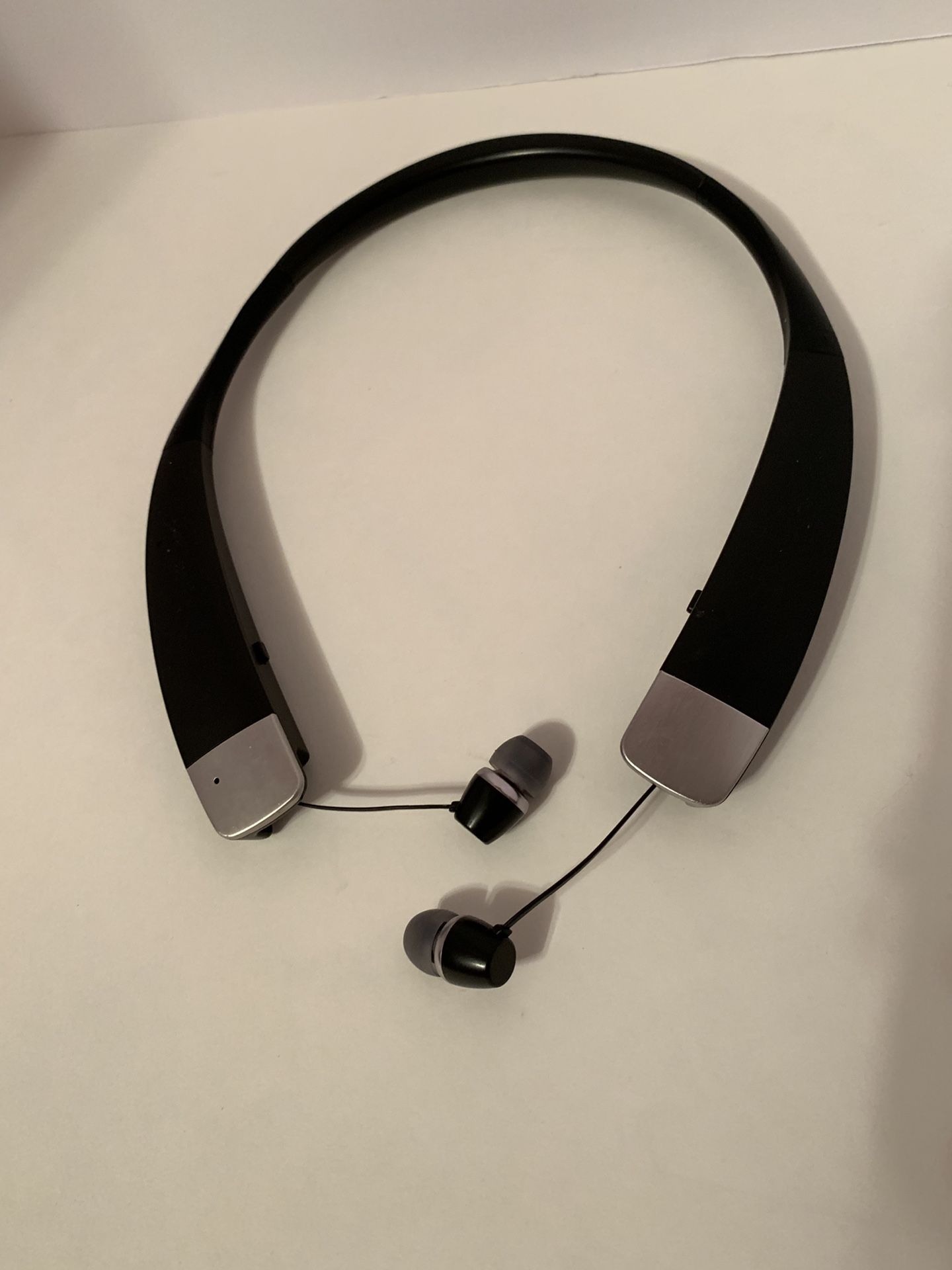 Bluetooth Insignia with retractable ear plugs