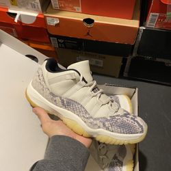 Jordan Snakeskin Bone 11 Lows size 10  USED But Clean