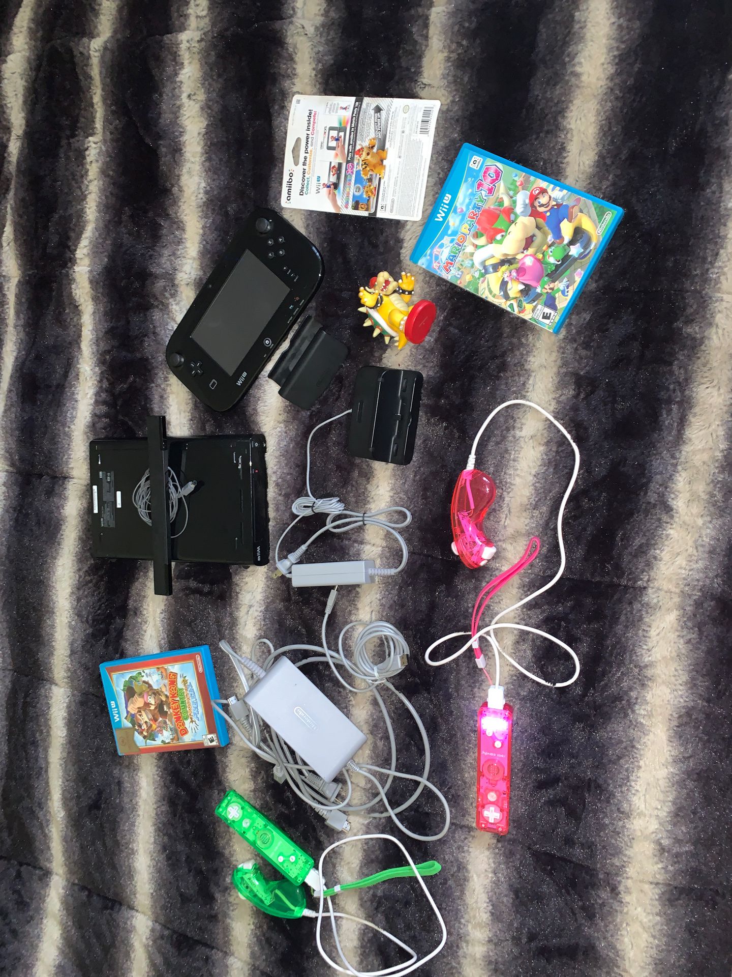 Wii U with remotes, games Nintendo accessories