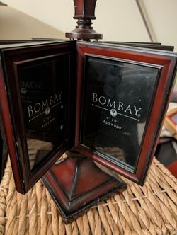 Bombay  Rotating Picture Frame 