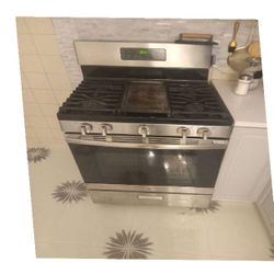 Propane Stove/Oven Great for Flexible Cooking Solutions note whatever