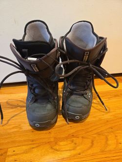 Burton womens freestyle snowboard boots US 7